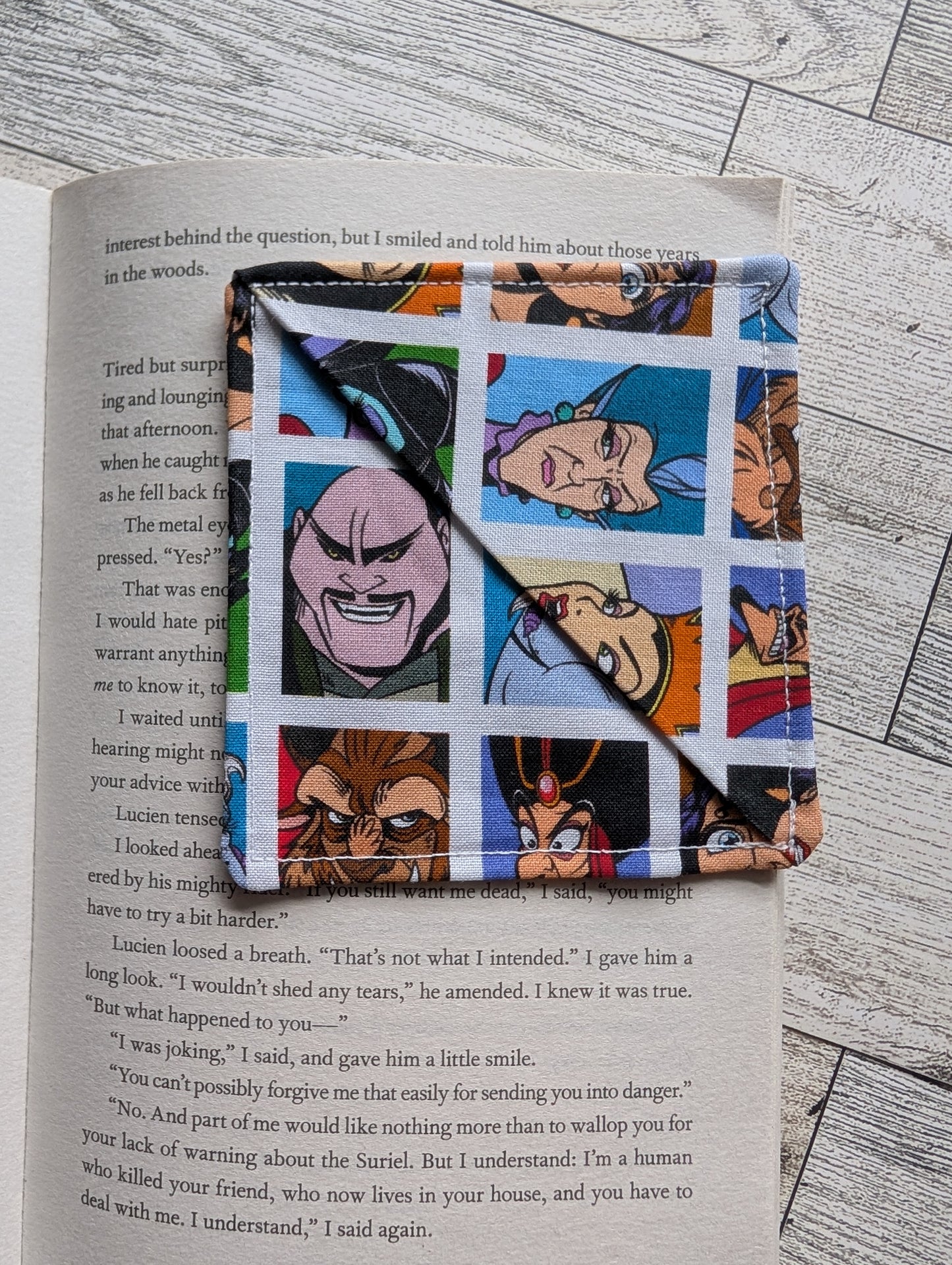 🖤 Villain-Inspired Fabric Corner Bookmark – Handmade Dark Academia Reading Accessory