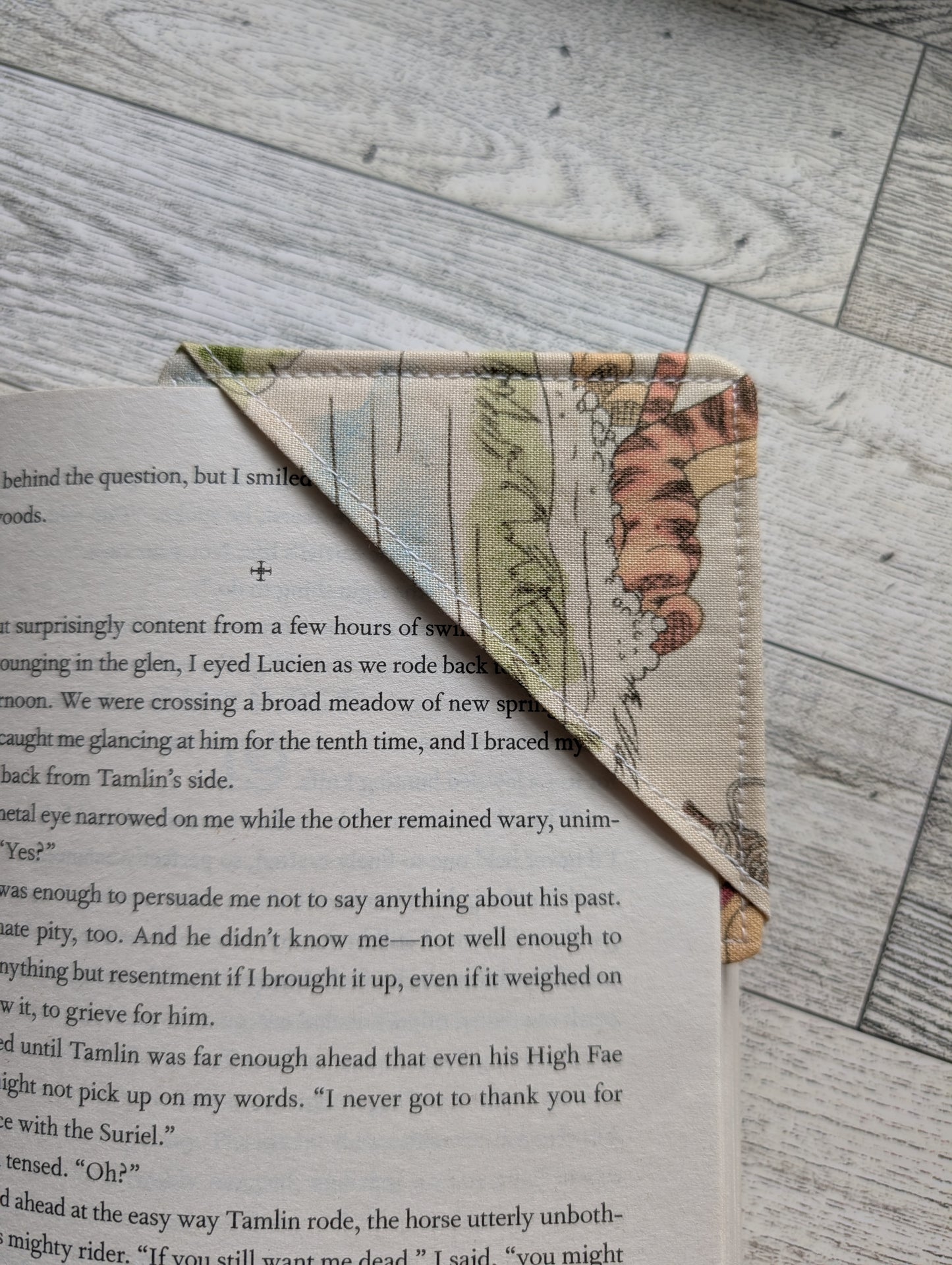🐻 Vintage Hundred Acre Woods Fabric Corner Bookmark – Handmade Book Lover Gift